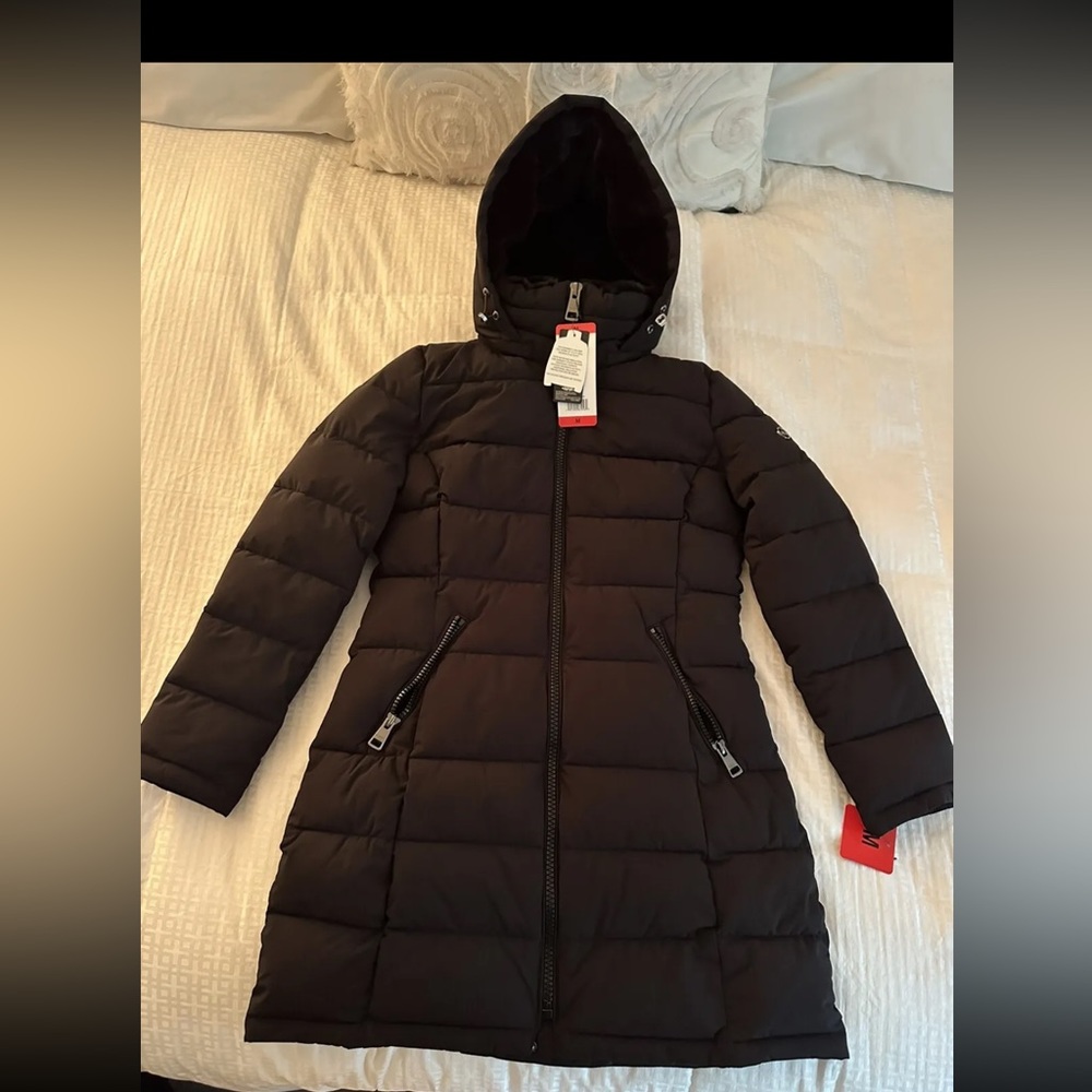 Andrew Marc Women’s Long Stretch Parka With Faux Fur Hood.  Size Medium. NWT